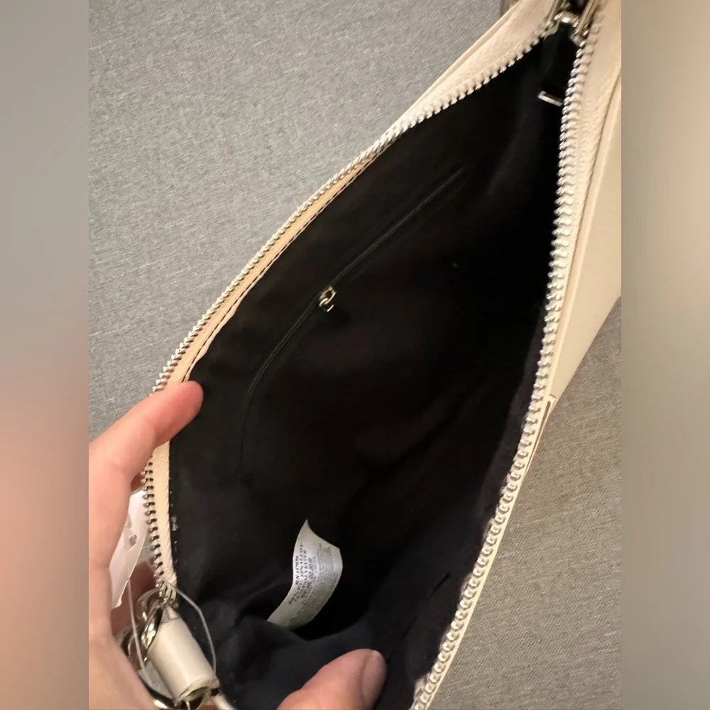 Faux leather trendy chain shoulder bag in cream - Picture 6 of 7